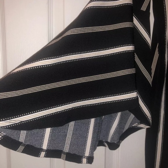 Harlow & Rose Black Beige White Striped Blouse Flare Bell Sleeves Ladies Small - Picture 3 of 10